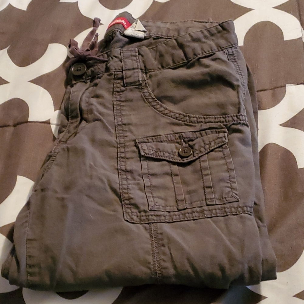 Union Bay cargo capris
